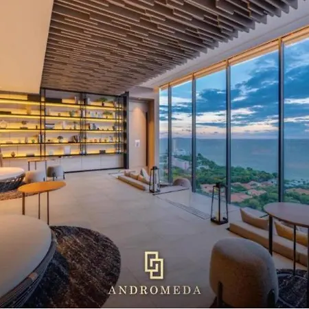Beachfront 1Br Condo With Breathtaking Views Pattaya Exterior photo